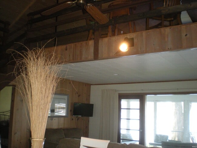 Building Photo - 35-Lane280 Lane 280 E