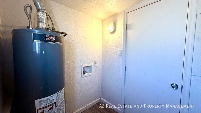 Building Photo - 5547 W Gardenia Ave