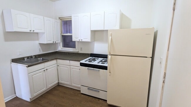 Building Photo - 395 Livingston Ave