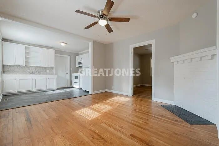 Building Photo - 2100 Lake Shore Dr