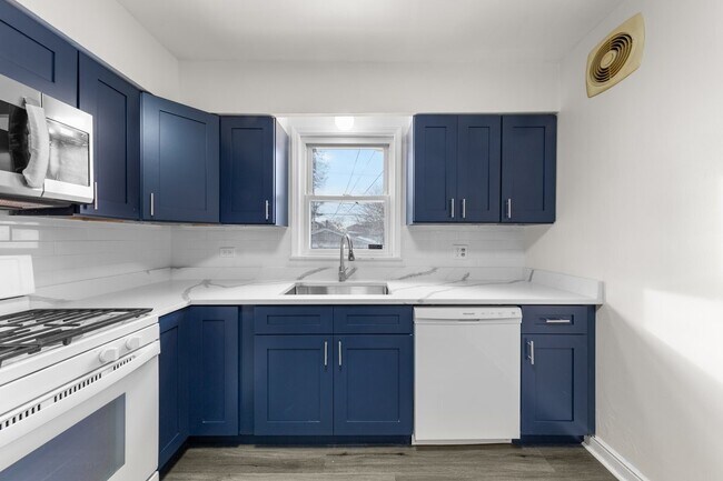 Building Photo - 8142 S Yates Blvd