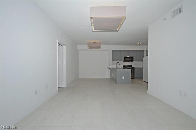 Building Photo - 6490 Aragon Way