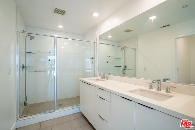 Building Photo - 5257 Bainbridge Pl