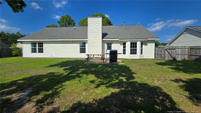 Building Photo - 700 Rim Rd