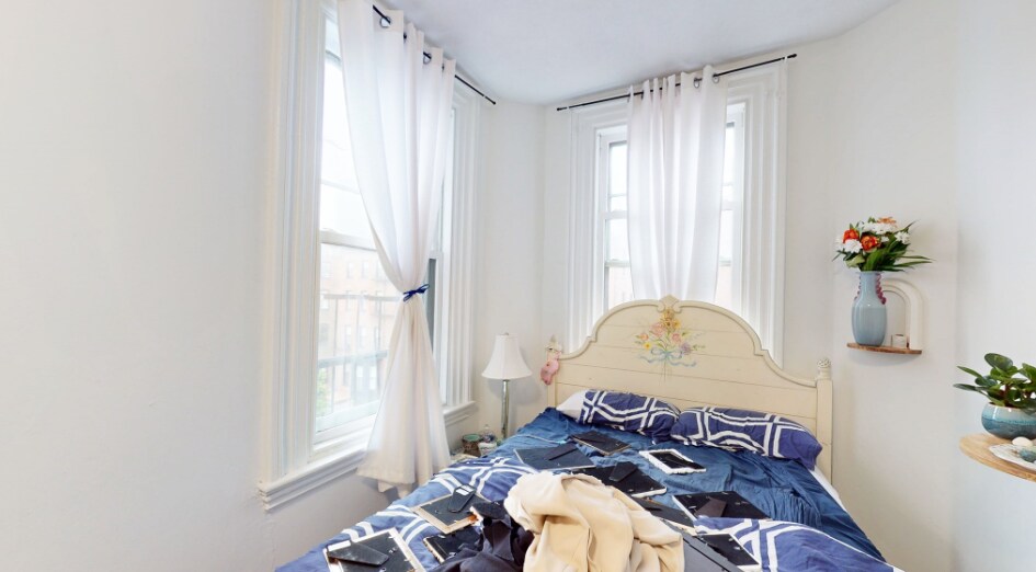 Building Photo - 482 Beacon St