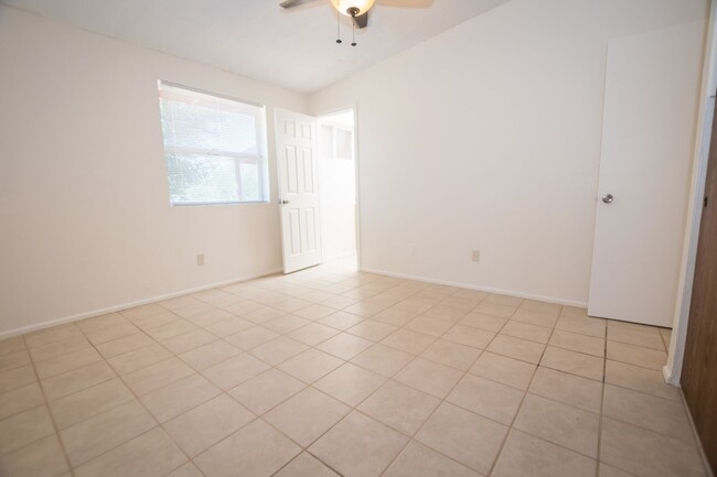 Building Photo - Updated and Charming 3 Bedroom, 2 Bath Hom...