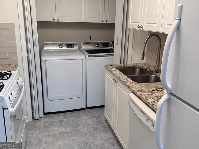 Building Photo - 301 Dunbar Dr