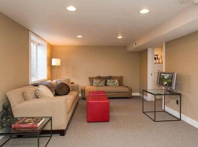 Building Photo - 4 Bed 3 Bath Home In North Boulders Catalpa Park Neighborhood!