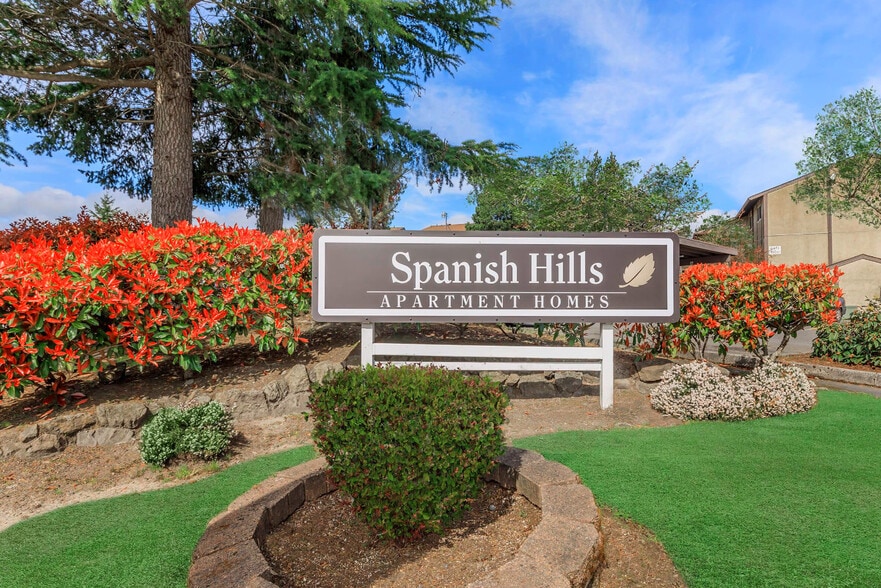 Building Photo - Spanish Hills