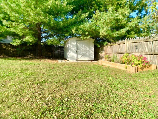 Building Photo - 2553 Emerald Ct
