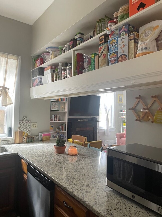 Building Photo - 5 N Harvie St