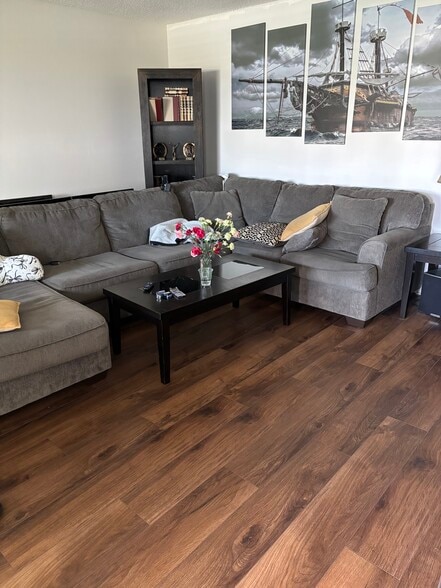 Building Photo - 350 79th Ave N