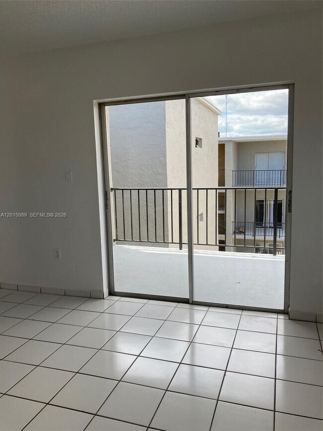 Building Photo - 5100 SW 41st St