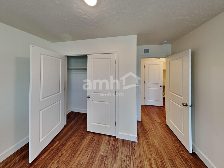 Building Photo - 6578 Old Forest Dr