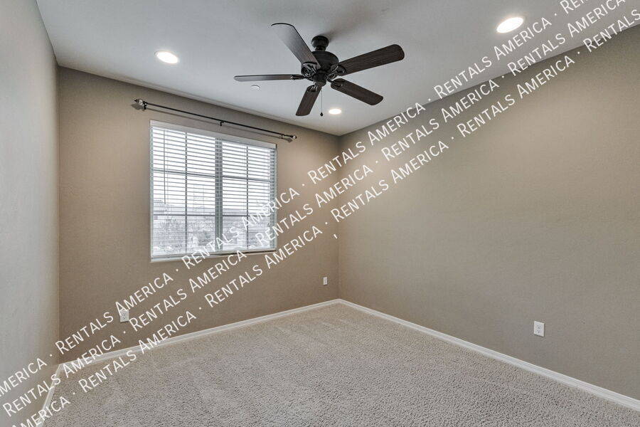 Building Photo - 11042 E Lone Pine Pl