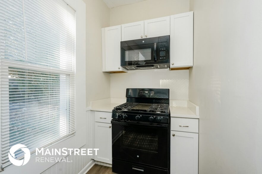 Building Photo - 664 S 27th St