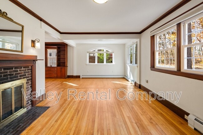 Building Photo - 61 Woodlawn Ave