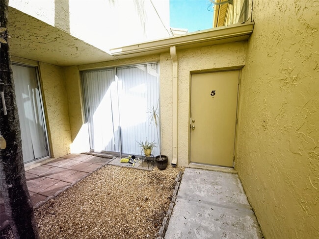 Building Photo - 8401 W Sample Rd