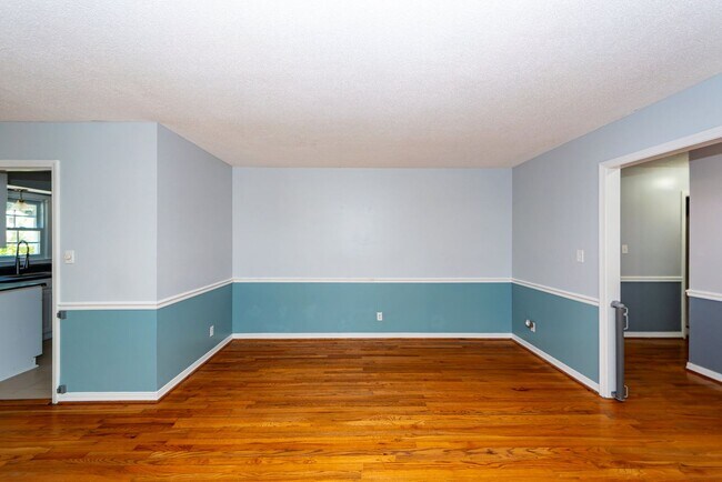 Building Photo - 3 Bedroom 2 Bath Home in Kings Grant - Sum...