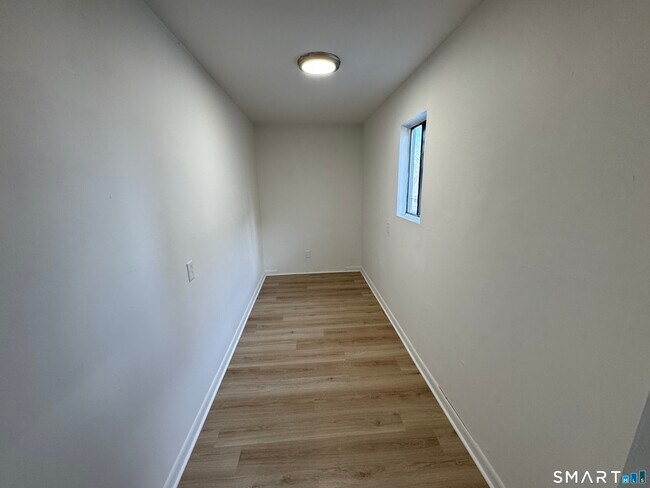 Building Photo - 57 Seaside Ave