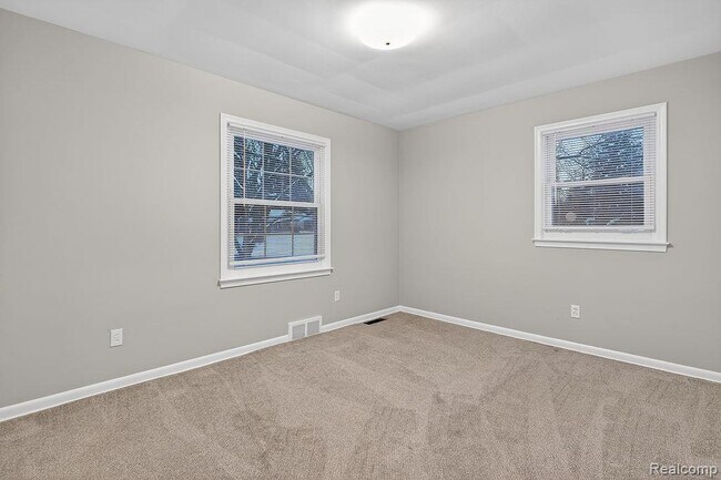 Building Photo - 126 Orchardale Dr