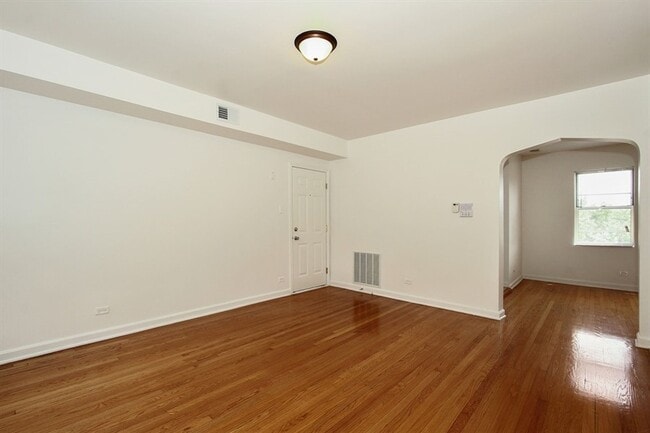 Building Photo - 8238 S Ellis