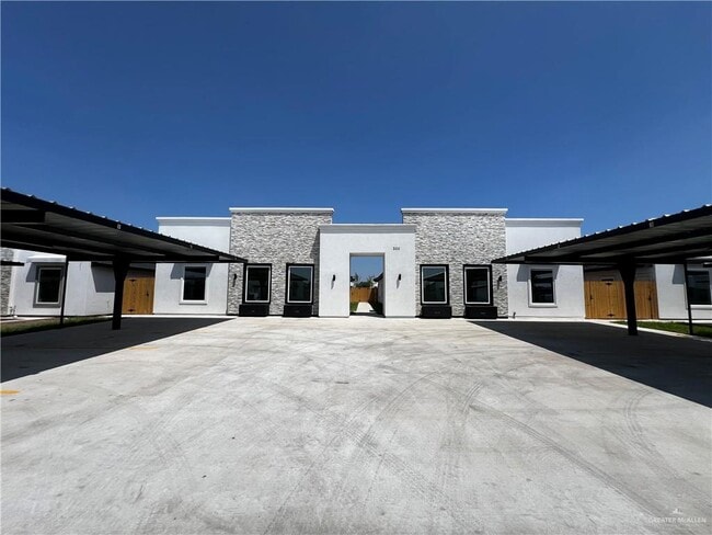 Primary Photo - 15 Selena St