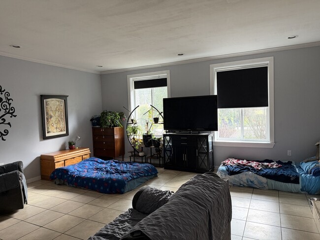 Building Photo - 1310 SE Fireweed Rd