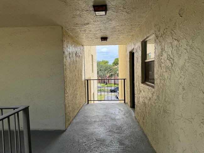 Building Photo - 1800 SW 81st Ave