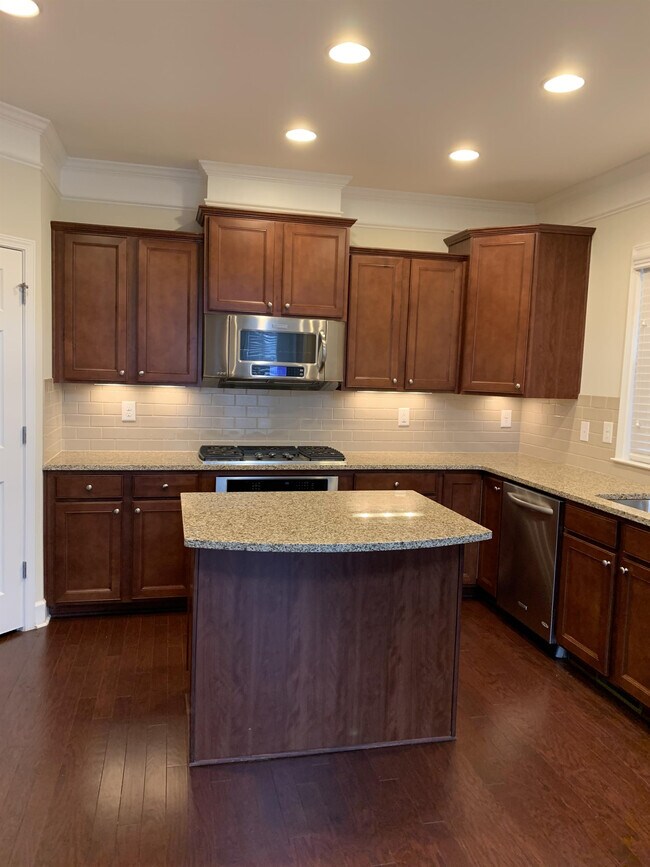 Building Photo - 2562 Sibley Dr