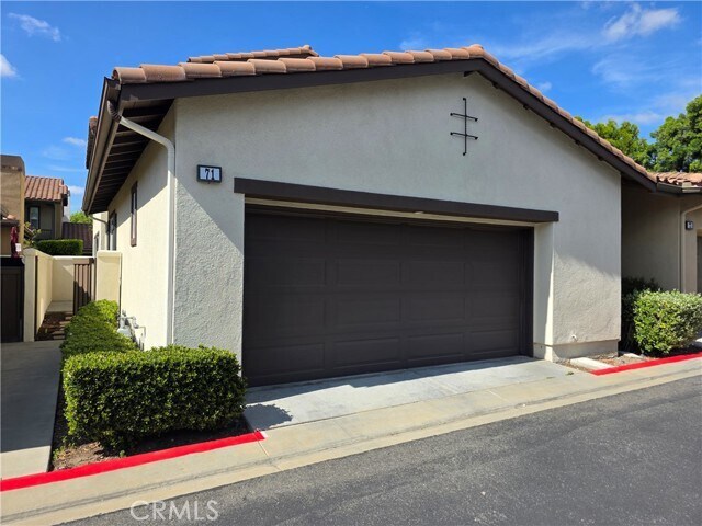 Building Photo - 71 Wonderland