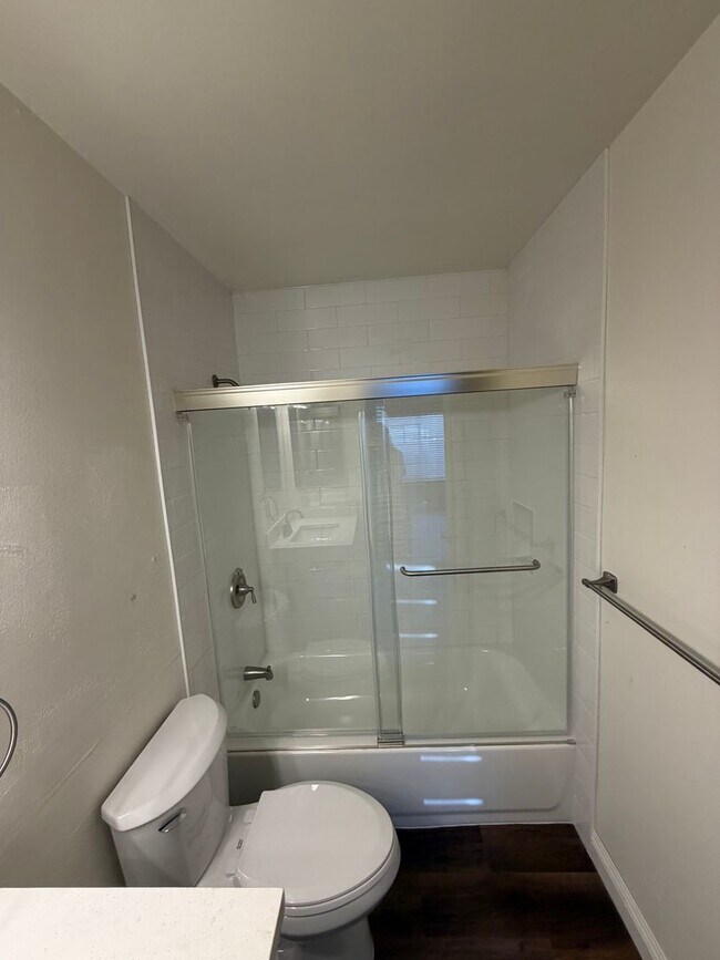 Building Photo - 2687 Phipps Ave