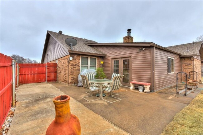 Building Photo - Charming 3-Bedroom Home Near Tinker Air Fo...