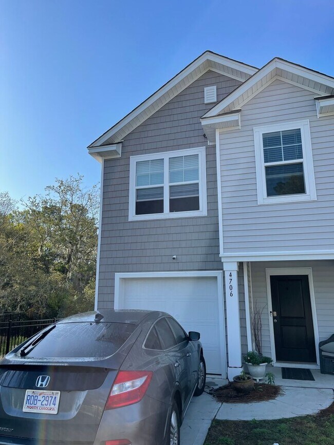 Primary Photo - Charming 3BR Townhome in North Charleston