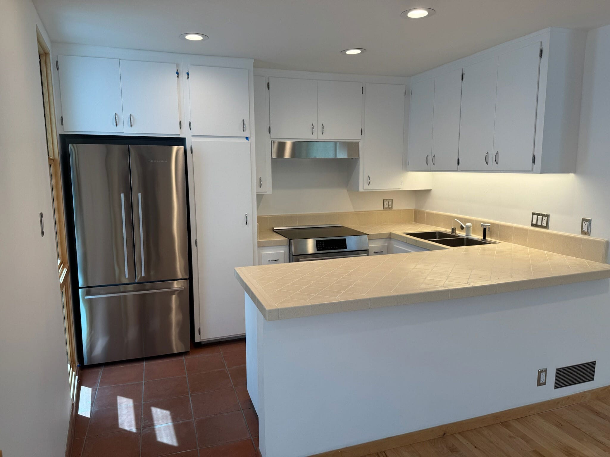 Building Photo - 8863 Lookout Mountain Ave