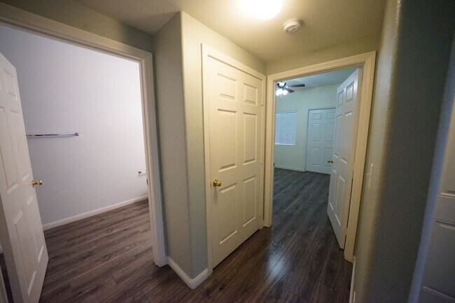 Building Photo - 833 Aspen Peak Loop