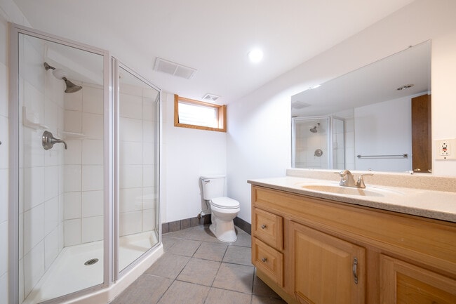 Building Photo - 5209 W 61st St