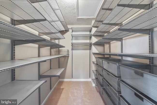 Building Photo - 10622 Cavalcade St