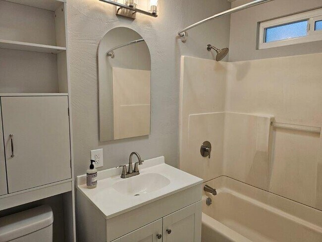 Building Photo - 13825 Dry Creek Rd