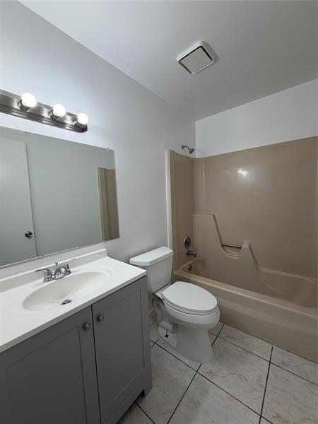 Building Photo - 6558 Harbour Rd