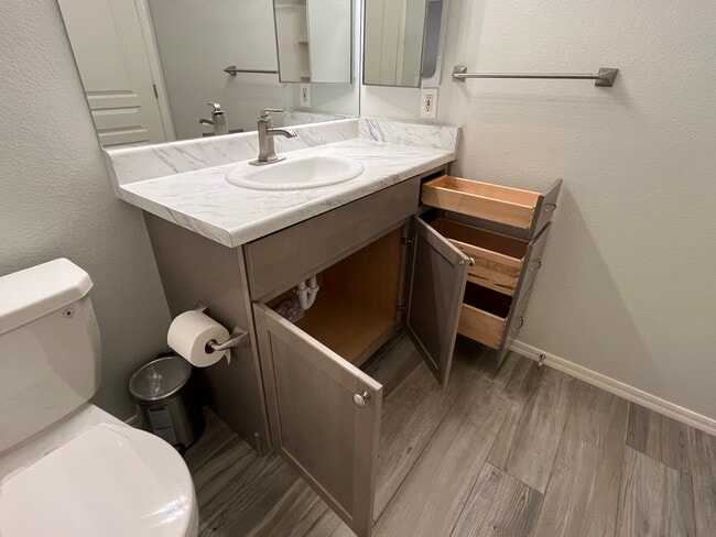 Building Photo - 1941 S PIERPONT Dr