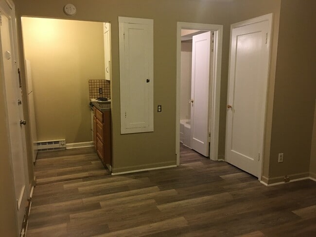 Building Photo - GREAT LOWER SOUTH HILL STUDIO , CLOSE TO HUCKLEBERRY MARKET