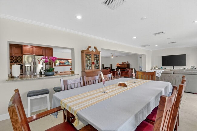 Building Photo - 435 Pine Villa Dr