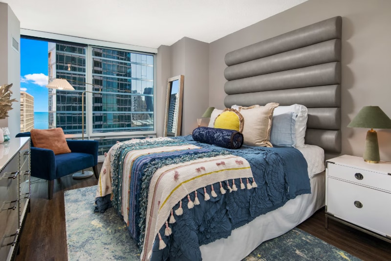 Building Photo - 580 N McClurg Ct