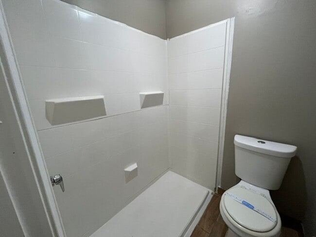 Building Photo - Renovated 3 Bedroom 2 Bath Home for Rent!!