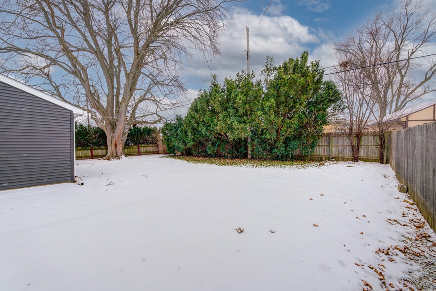 Building Photo - 834 Oregon St