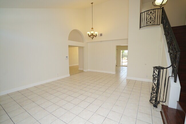 Building Photo - 4 Bedroom Rental Home in Santa Clarita.
