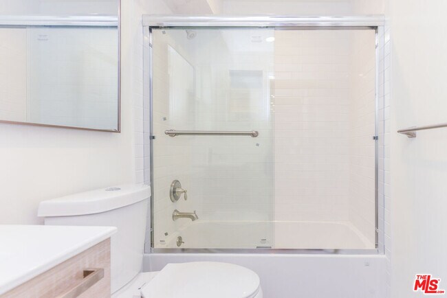 Building Photo - 1855 Euclid St