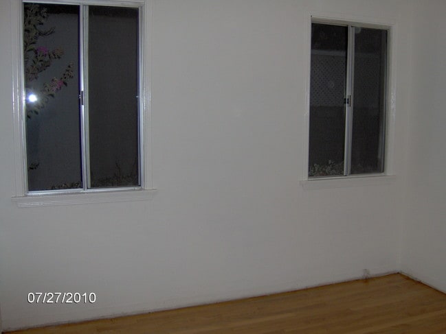 Bedroom - 606 N Kenilworth Ave