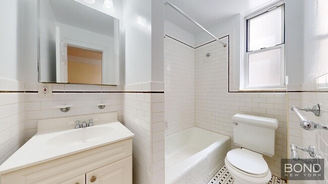 Building Photo - 117 W 13th St